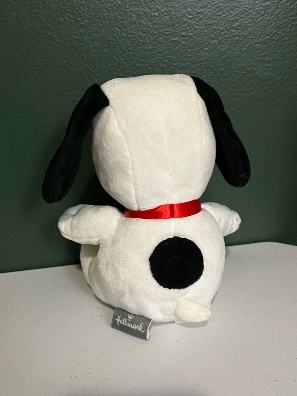 Hallmark Snoopy Plush Dog - Picture 3 of 4